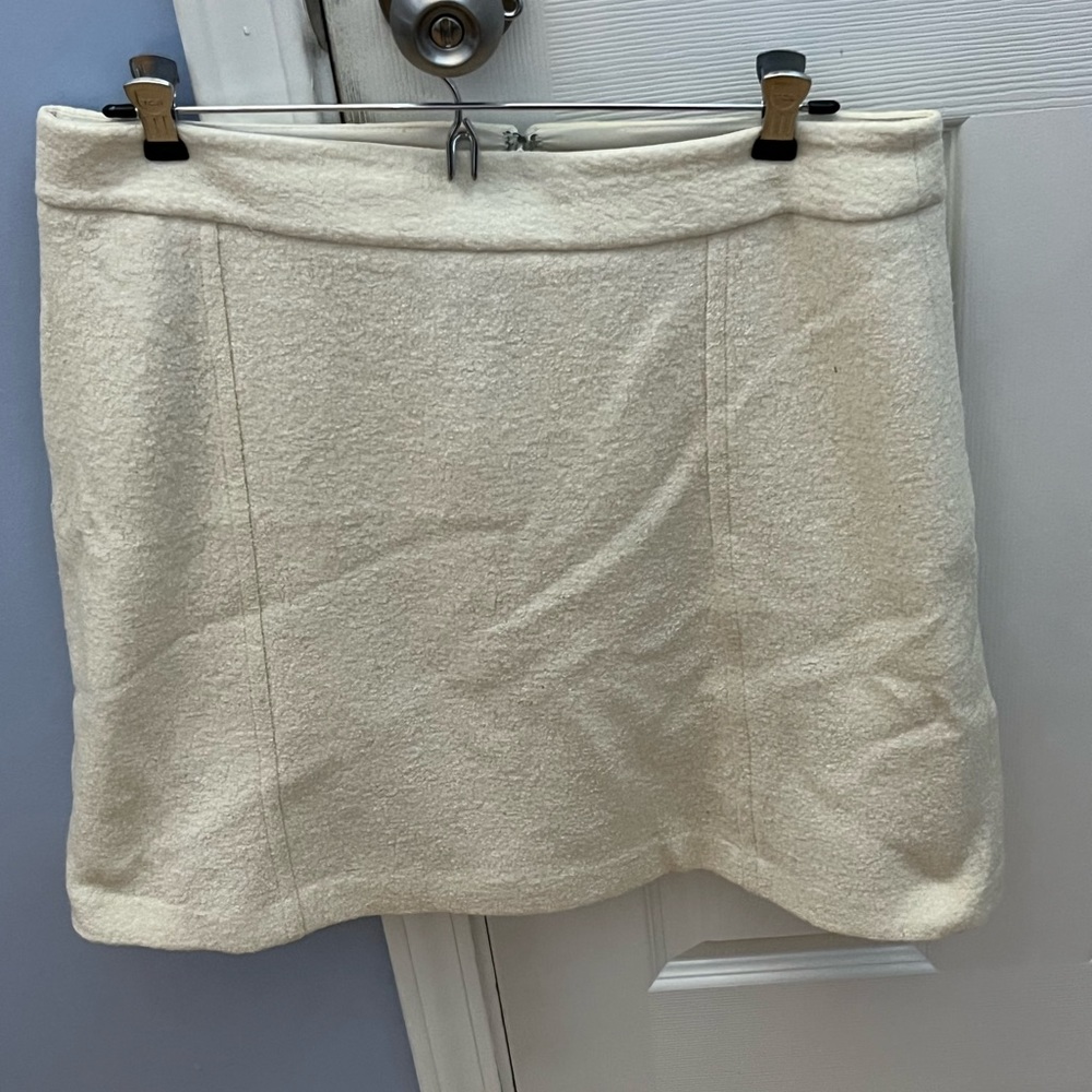 Ann Taylor skirt, white, size 12, like new.